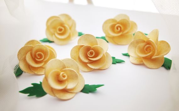 GOLDEN ROSES WITH PETALS – SET OF 6