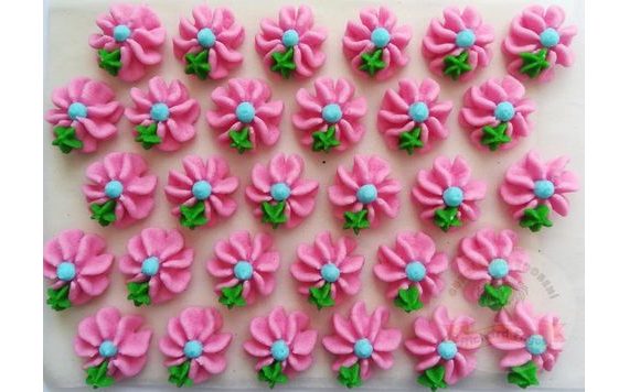 CUKROVÉ OZDOBY – KVETY NA PLATÍČKU (10)