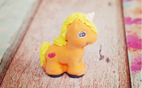 CUKROVÁ FIGURKA PONÍK