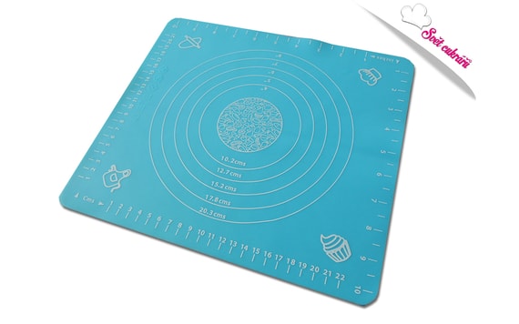 SILICONE MAT FOR MODELING WITH A MEASURING SCALE