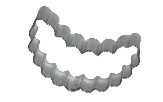 DOUGH CUTTER CRESCENT-SHAPED MOON SERRATED