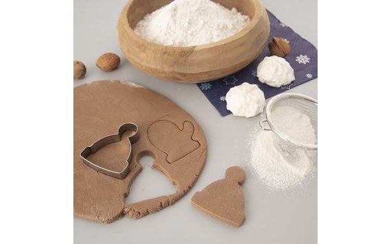 HAT-SHAPED COOKIE CUTTER