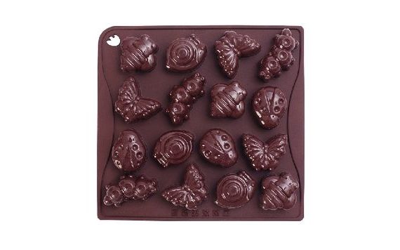 CHOCOLATE MOULDS ON A SHEET SUMMER LAWN (SUMMER CREATURES)