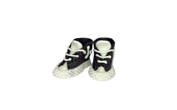 CUKROVÁ DEKORÁCIA – ČIERNE TENISKY