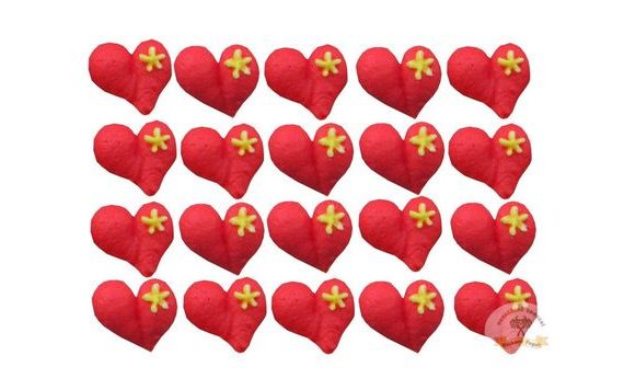 CUKROVÉ DEKORÁCIE – ČERVENÉ SRDIEČKA S KVIETKOM