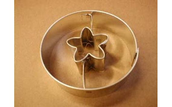 DOUGH CUTTER CIRCLE + FIVE-PETAL FLOWER