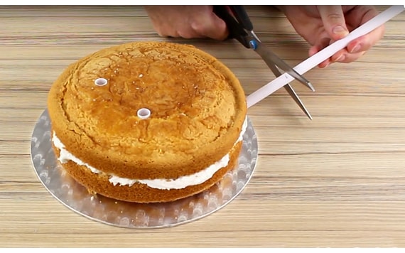 EASY CUT TORTAERŐSÍTŐ MŰANYAG OSZLOPOK 40 CM - 8 DB