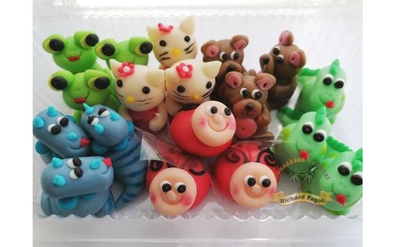 MODELOVANÉ POSTAVIČKY DINO 2 – 18 KS