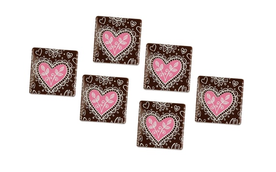 CHOCOLATE SQUARES WITH PAINTED HEARTS - 8 PCS