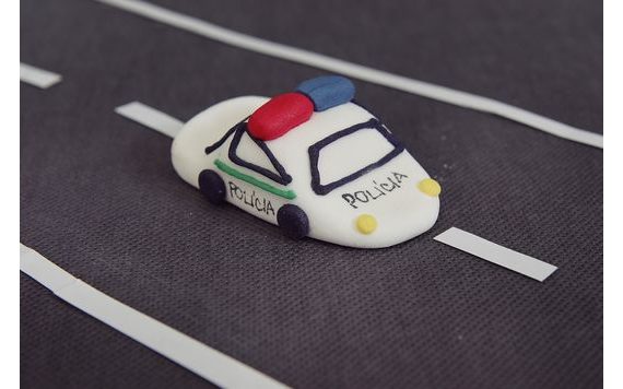 CUKROVÁ DEKORACE – POLICEJNÍ AUTÍČKO