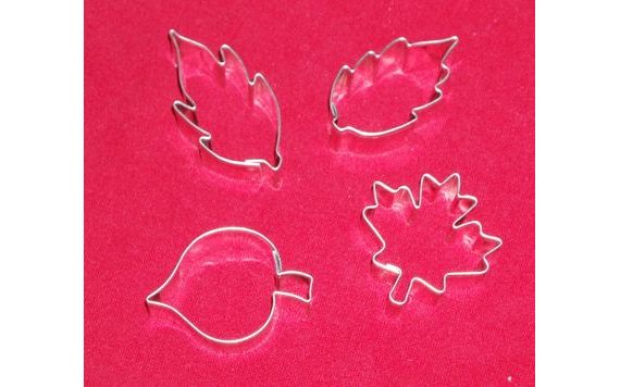 SET OF DOUGH CUTTER, 4 PC. OF LEAVES