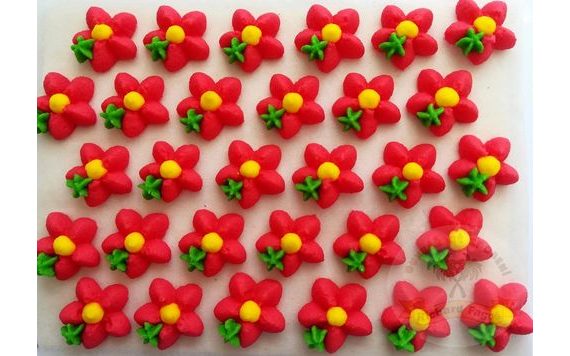 CUKROVÉ OZDOBY – KVETY NA PLATÍČKU 9 (30 KS)