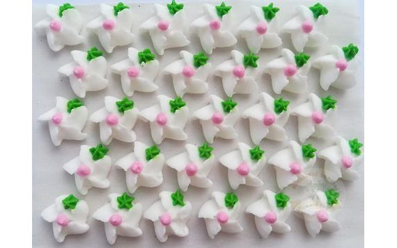 SUGAR FLOWER DECORATIONS ON TRAY (30 PCS)