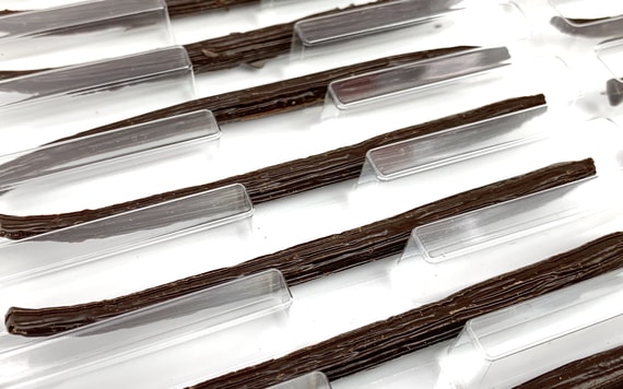 CHOCOLATE DECORATION IN THE FORM OF A VANILLA POD 35X101 MM - 8 PCS