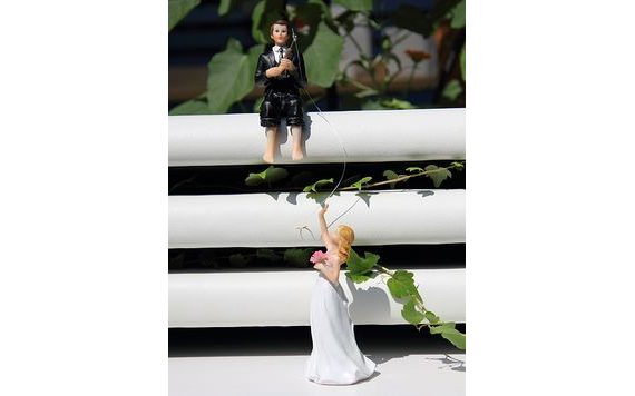 GROOM WITH ROD CATCHES THE BRIDE 50% ACTION - WEDDING CAKE FIGURINES