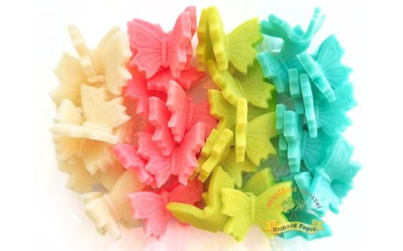 MODELLED BUTTERFLIES – PASTEL