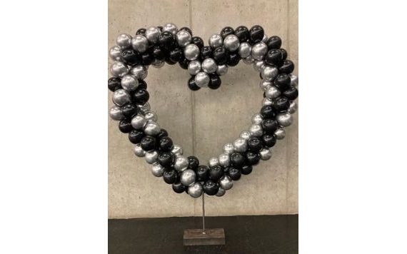 BALONKOVÁ DEKORACE - KOVOVÉ SRDCE 1,7M