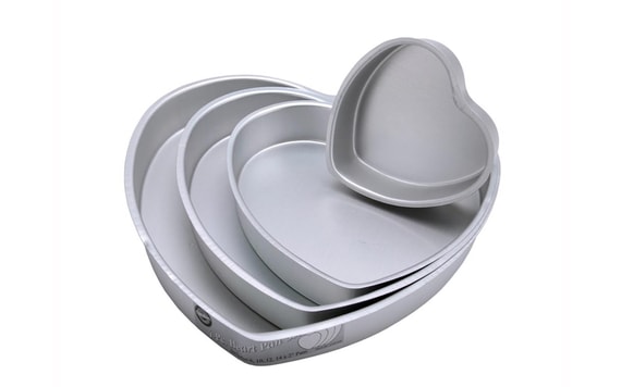 CAKE TIN SET HEARTS 4 PC.