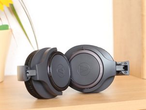 Výdrž 70 h a zábavný projev - testujeme novinku ATH-SR30BT