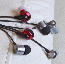 Srovnávací recenze špuntů 1More Piston, FiiO F3 a RHA MA390u