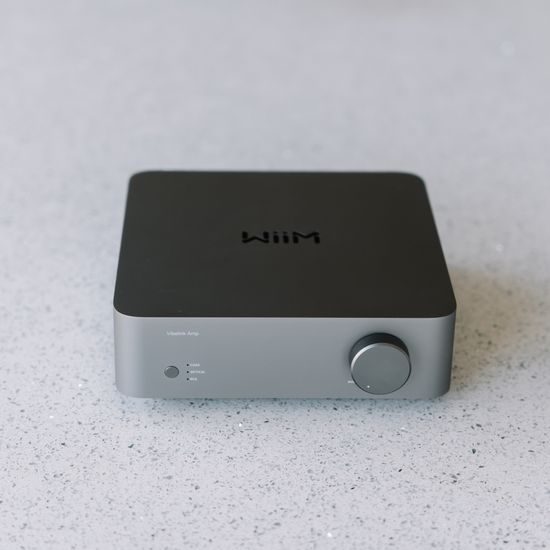 WiiM Vibelink Amp - strieborný