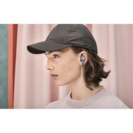 BeoPlay H5 Charcoal Sand