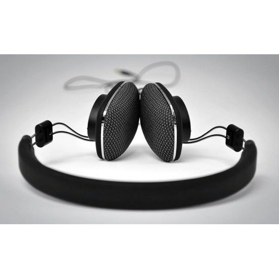 Bowers & Wilkins P3 černá