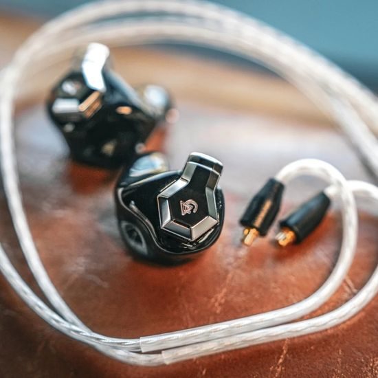 Campfire Audio Ponderosa - univerzálny, čierny