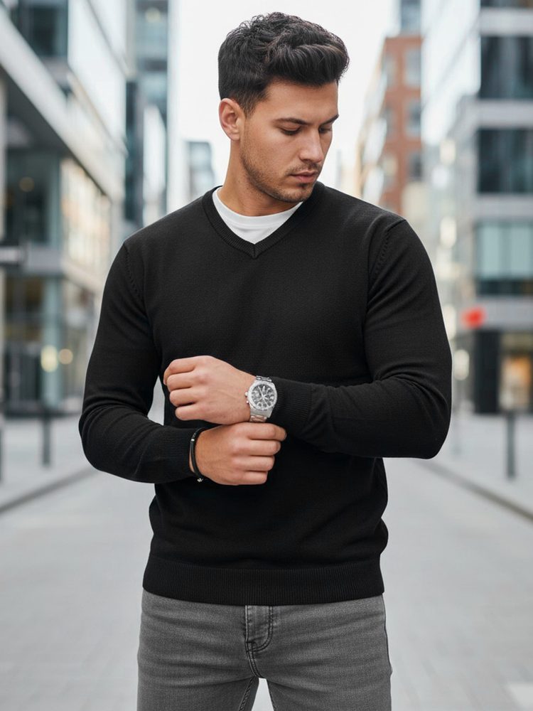 E-shop Základný čierny pánsky sveter s v-výstrihom