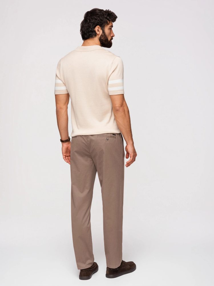 Elegantné pánske chinos nohavice hnedé