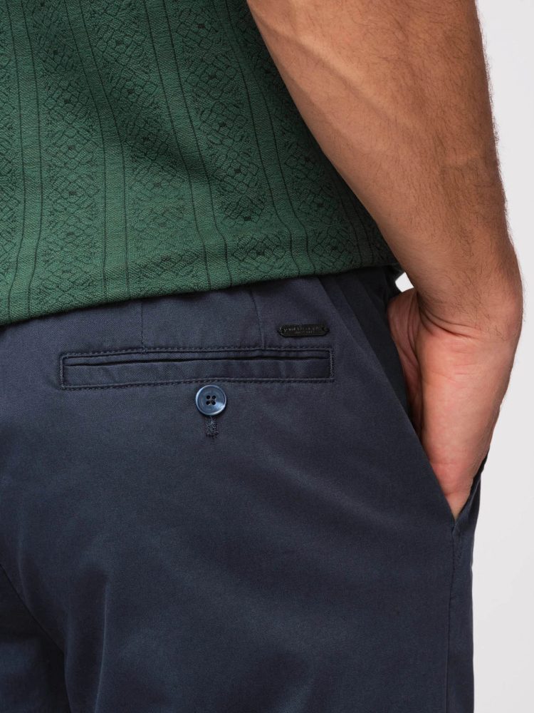 Elegantné pánske chinos nohavice tmavo modré