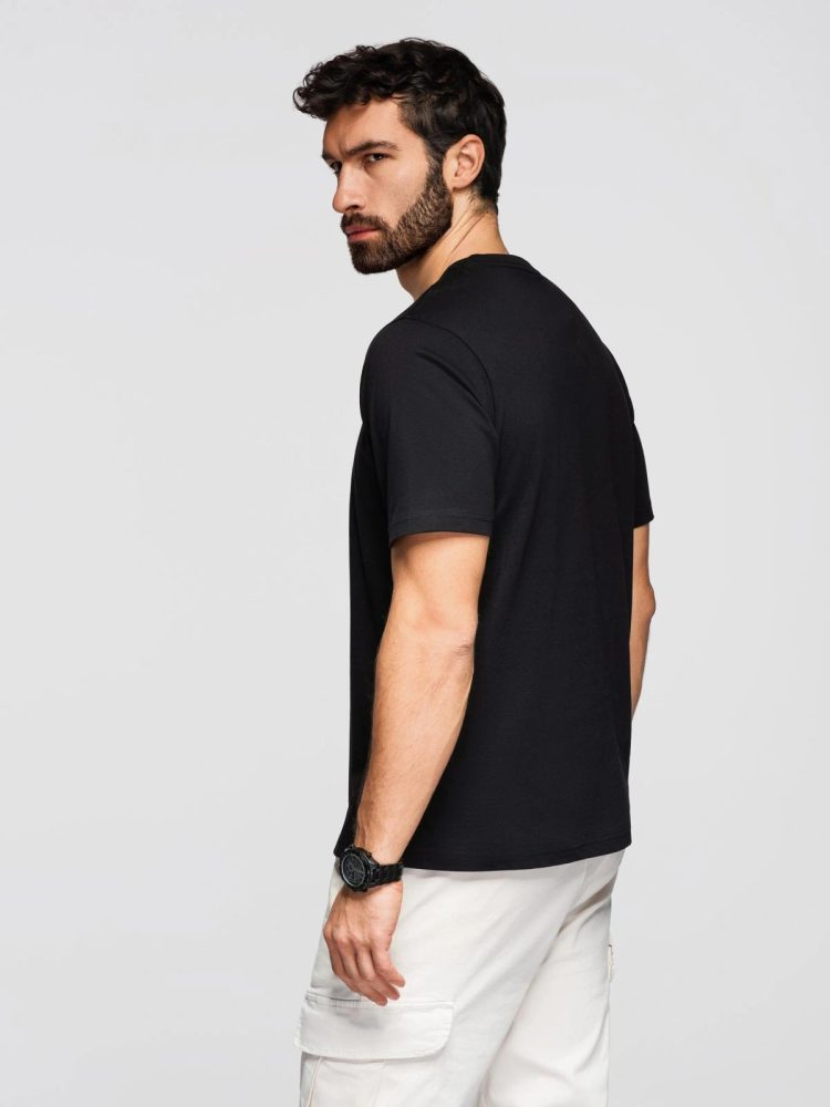 Trendy pánske tričko s krátkym rukávom- čierne