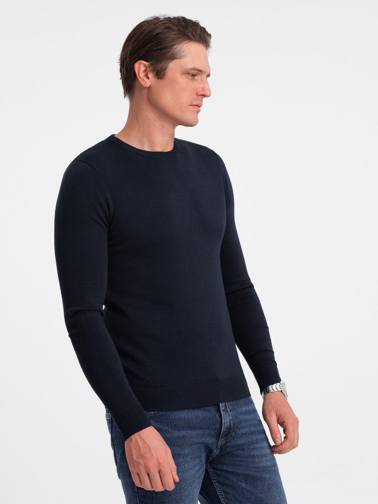 E-shop Klasický tmavo modrý sveter s okrúhlym výstrihom V9 SWBS-0106