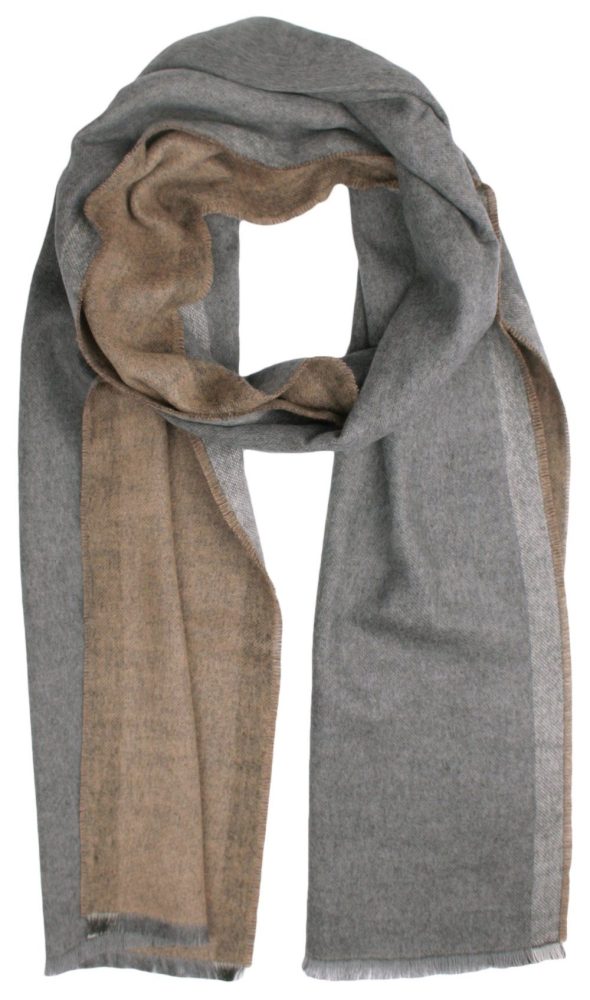E-shop Elegantný sivo-béžový šál na zimu