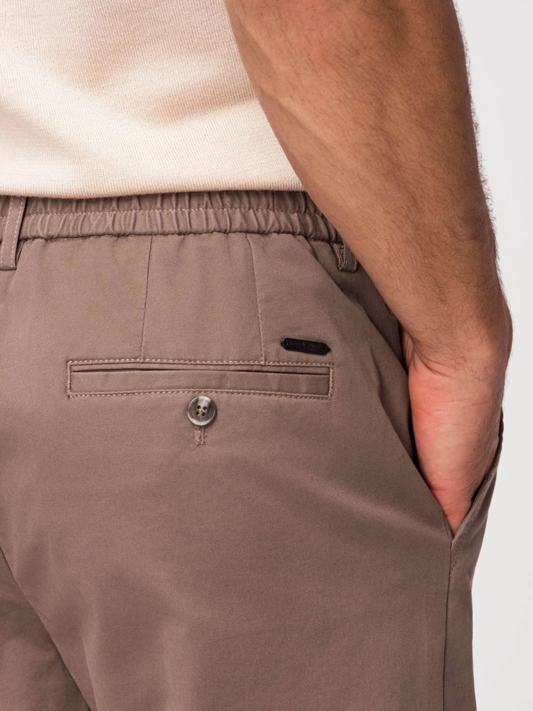 Elegantné pánske chinos nohavice hnedé