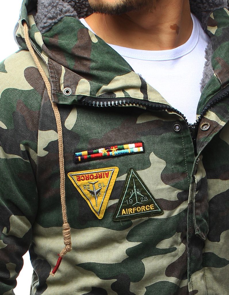 Zimná maskáčová bunda s army nášivkami - Budchlap.sk