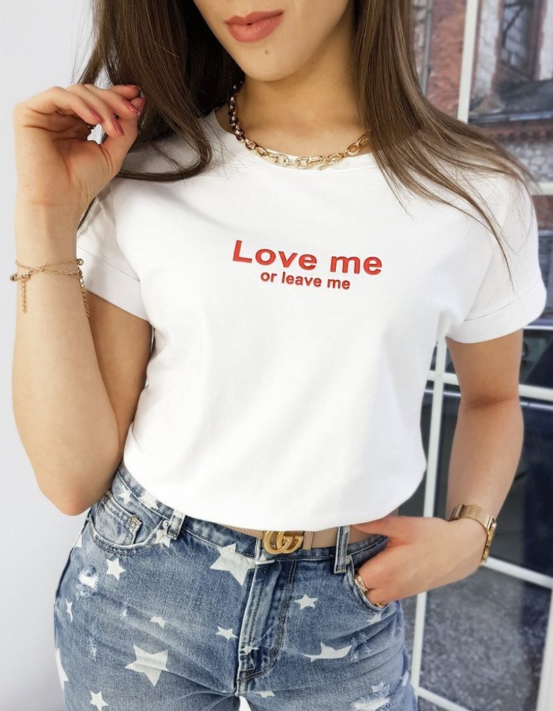 Trendové biele dámske tričko Love Me s červeným nápisom - Budchlap.sk