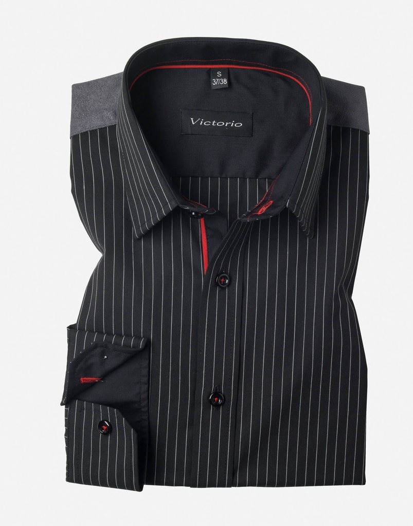 Moderná čierna košeľa s nášivkami na ramenách V014 - Budchlap.sk