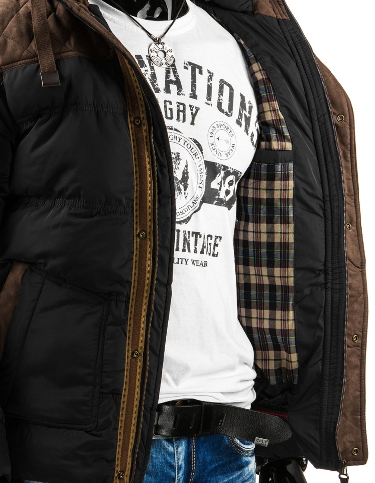 Čierna pánska bunda na zimu s nášivkami