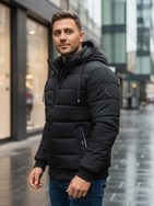 Nadčasová čierna zimná bunda s kapucňou