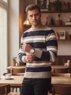 Módny pásikovaný modrý sveter na zimu