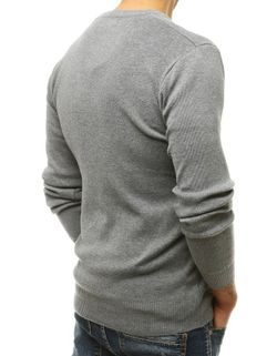 Šedý sveter s véčkovým výstrihom