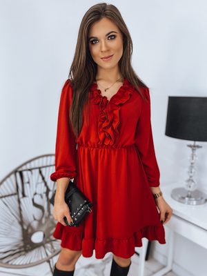 červené dámske šaty s dlhým rukávom