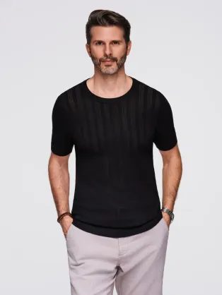 Trendy pánsky čierny sveter s krátkym rukávom V2 TSCT-0251