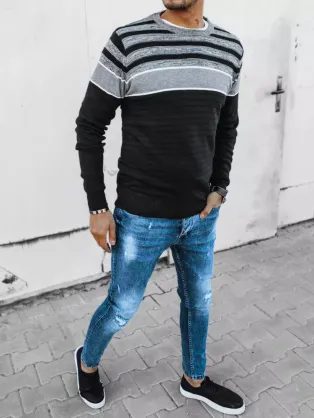 Trendový pletený sveter v čiernej farbe