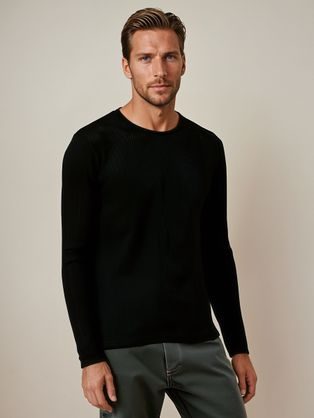 Senzačný pánsky sveter v čiernej farbe