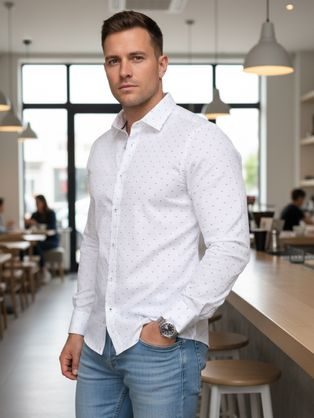 Biela slim fit pánska košeľa s originálnym vzorom