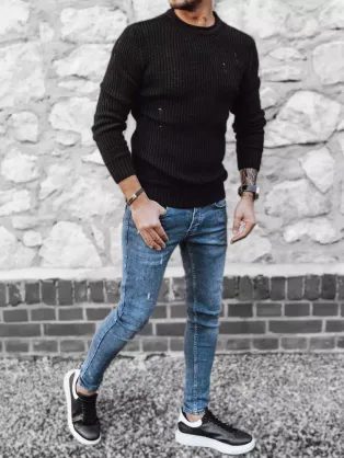 Čierny pletený sveter s módnymi dierami