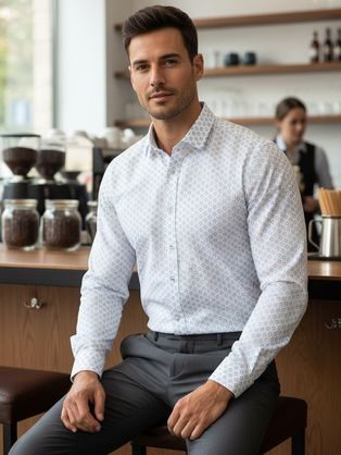 Jedinečná biela košeľa s kvetinovým modrým vzorom