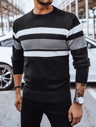 Trendy čierny sveter s pruhmi viacerých farieb